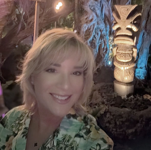 Malibu-Baby-Tiki-News-Correspondent Kelly & Paul from The Velveteen Lounge Kitsch-en